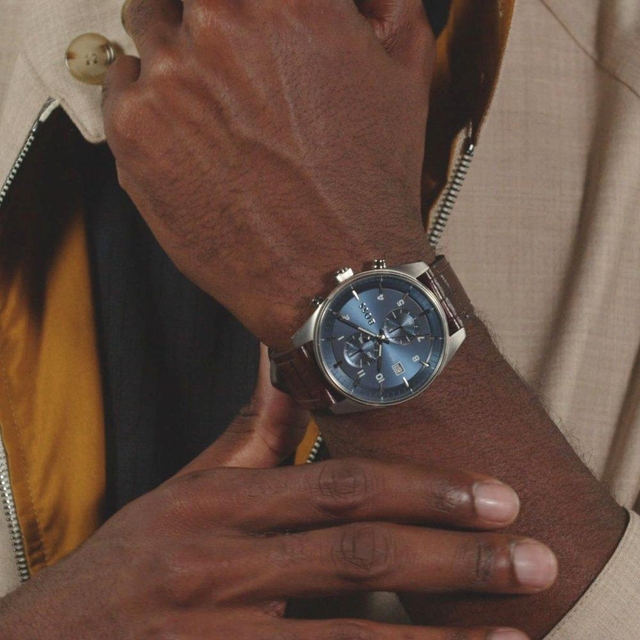 ZEGAREK BOSS SKYTRAVELLER