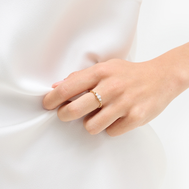 Pierścionek złoty z diamentami