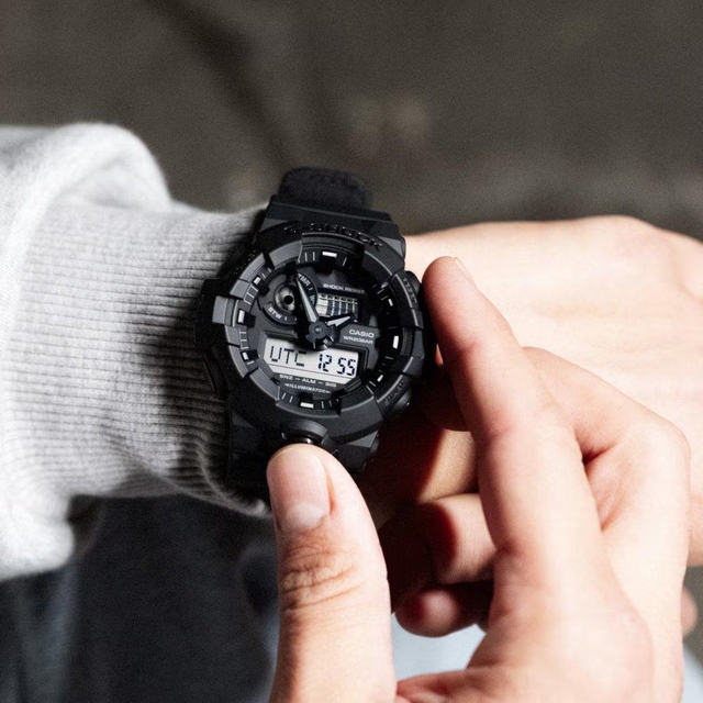 ZEGAREK G-SHOCK ANALOG-DIGITAL GA-700 SERIES