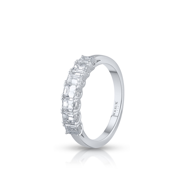 Pierścionek białe złoto z diamentami