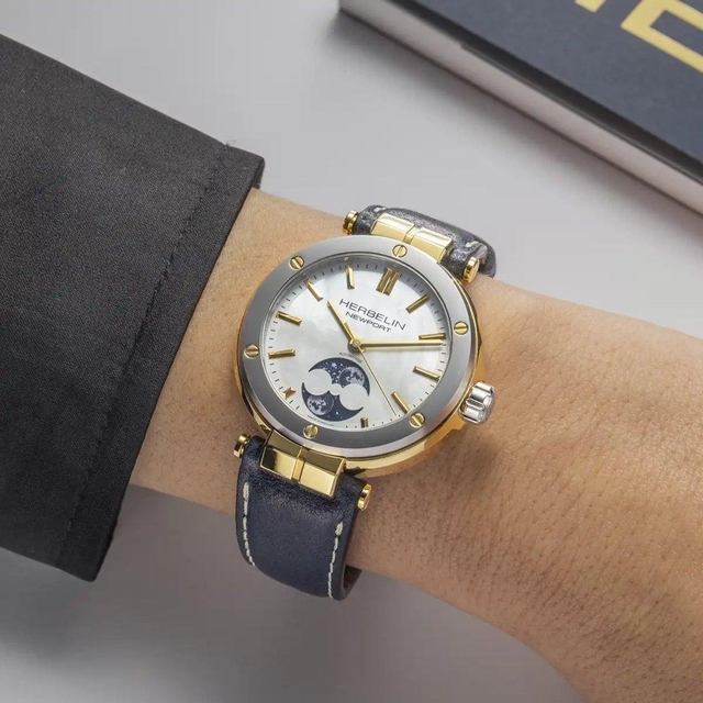 ZEGAREK HERBELIN NEWPORT AUTOMATIC MOONPHASE