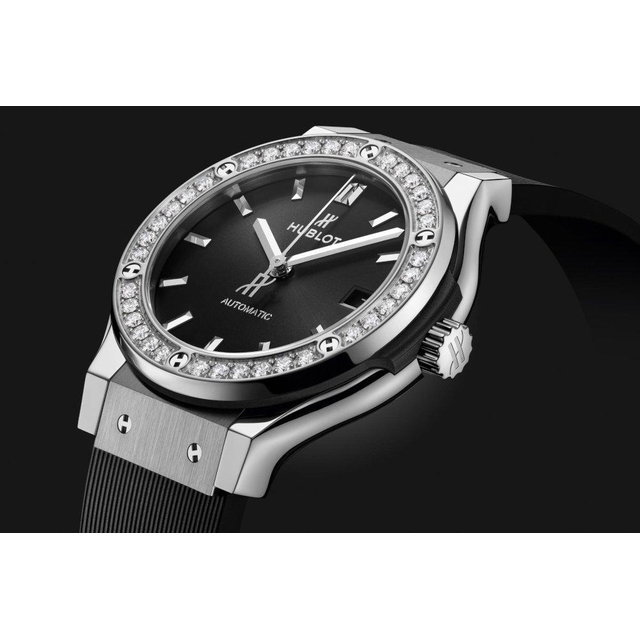 ZEGAREK HUBLOT CLASSIC FUSION TITANIUM DIAMONDS