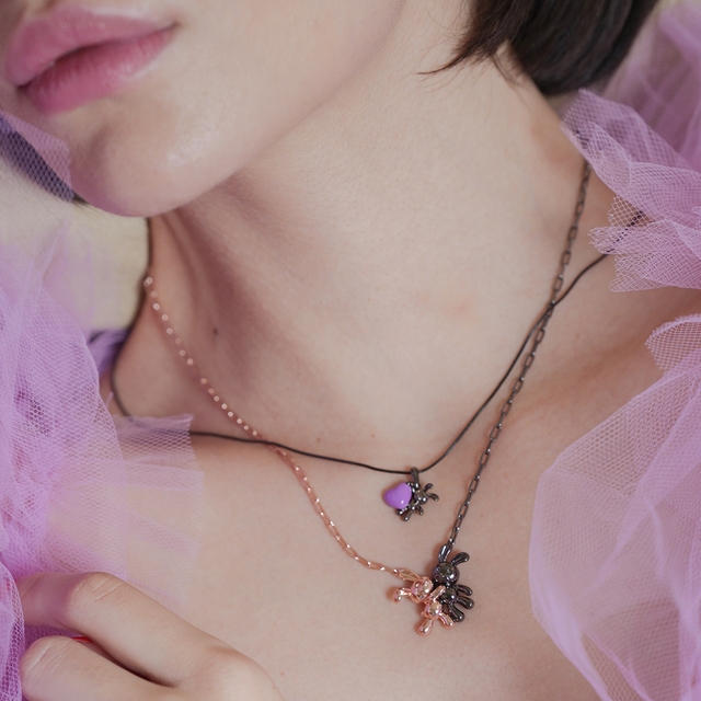 Wisiorek króliczek z fioletowym sercem Chasing Love