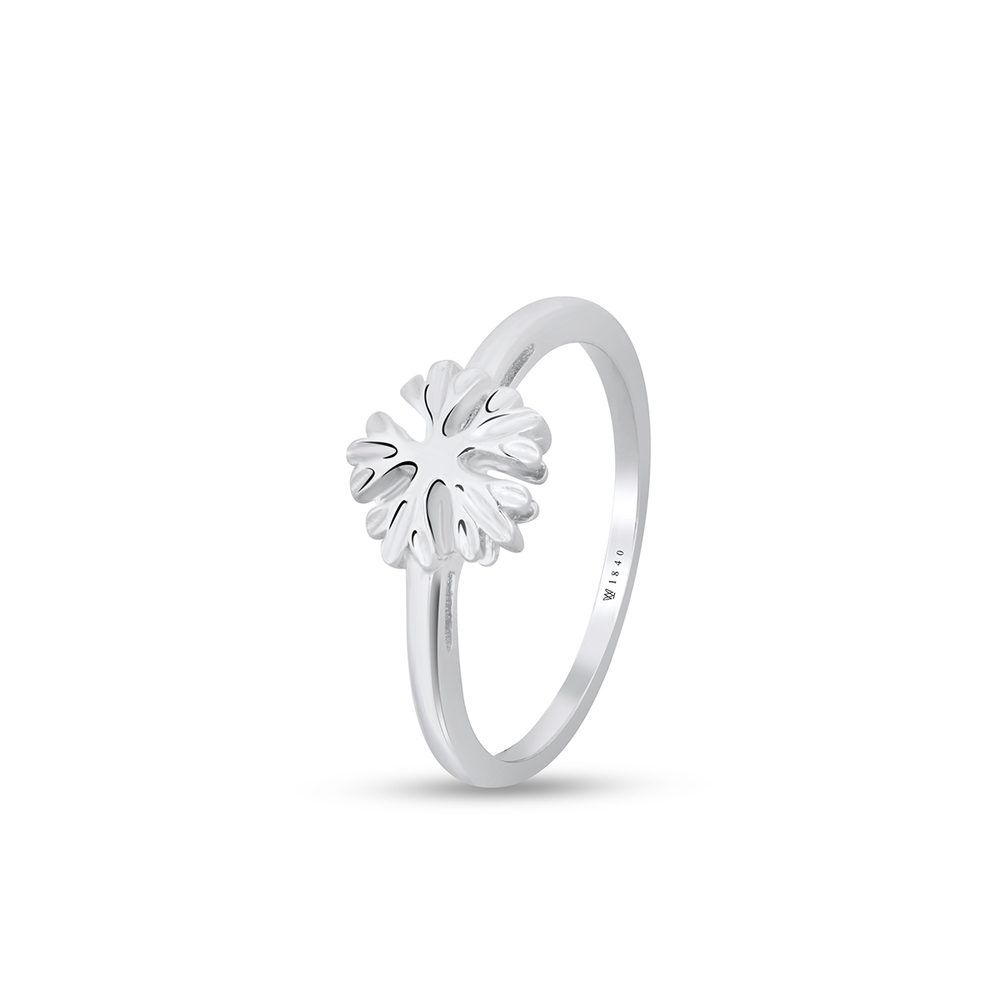 Pierścionek srebrny z motywem śnieżynki