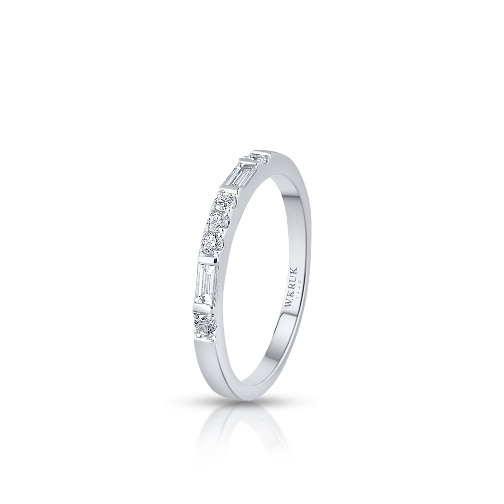 Pierścionek białe złoto z diamentami