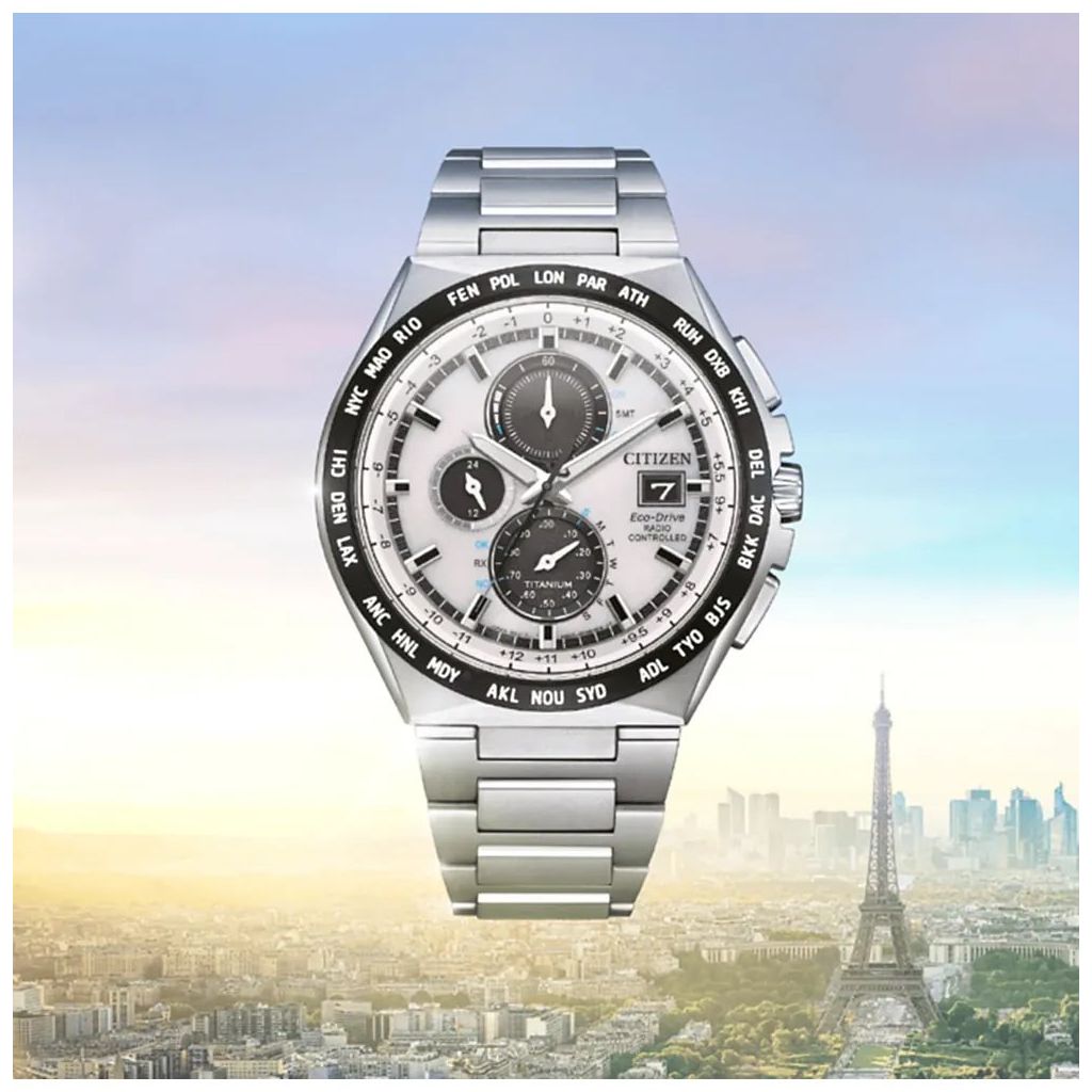 ZEGAREK CITIZEN RADIO CONTROLLED SUPER TITANIUM CHRONOGRAPH