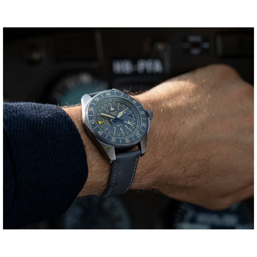 ZEGAREK AVIATOR AIRACOBRA GMT